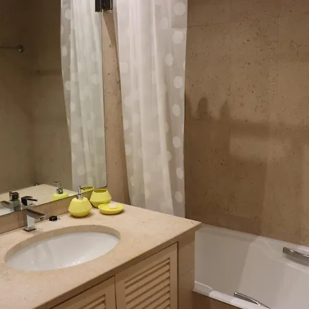 Confortable 1 Bedroom With Garage And Balcony Apartamento